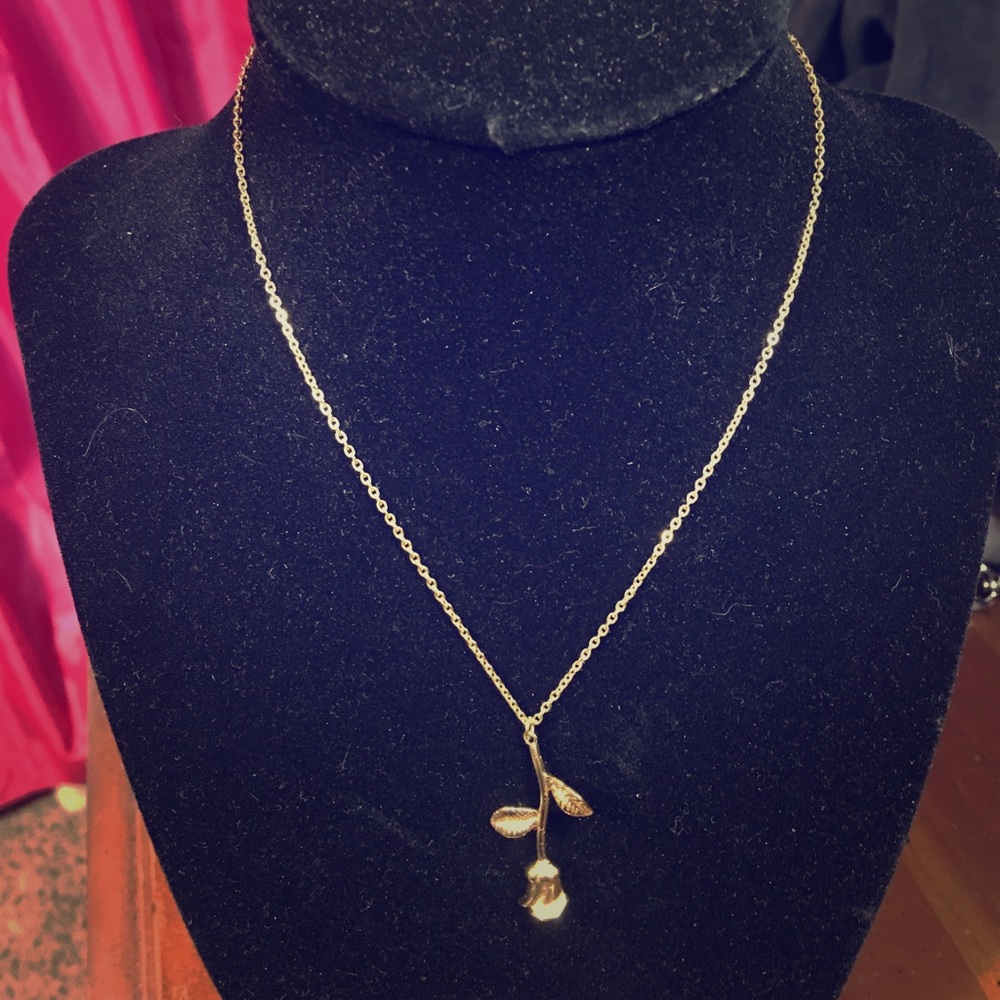 Falling Rose Necklace 🥀